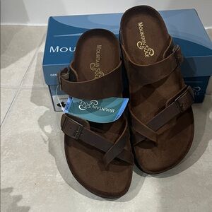 Mountain Sole Brown Leather Sandals size 9 NEW With box